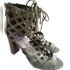 Womens New Guess cage booties Army Green size 8.5